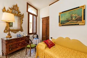 Luxury Venetian Rooms
