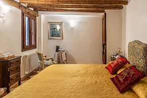 Luxury Venetian Rooms