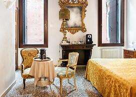 Luxury Venetian Rooms