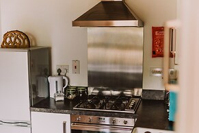 Lovely Bohemian Apartment in Heart of City Life