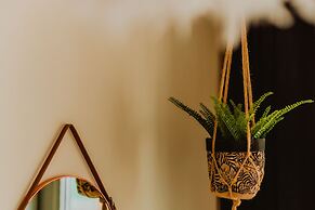 Lovely Bohemian Apartment in Heart of City Life
