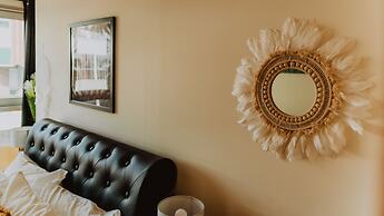 Lovely Bohemian Apartment in Heart of City Life