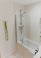 Lovely Bohemian Apartment in Heart of City Life