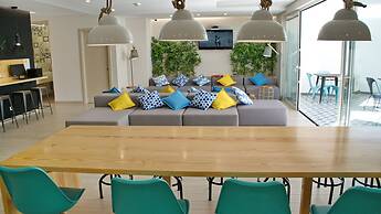 Top City Hostel & Suites