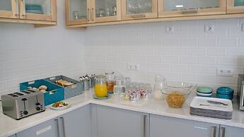 Top City Hostel & Suites