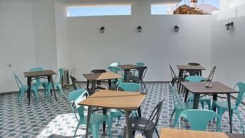 Top City Hostel & Suites