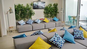 Top City Hostel & Suites