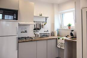 Sunny City Center Apartment