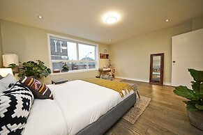 The Bloorcourt Stays