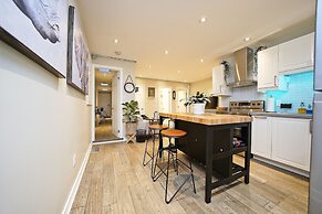 The Bloorcourt Stays