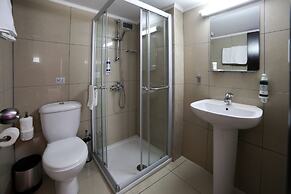 Les Palmiers Luxury Suites