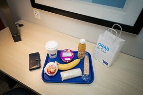 Holiday Inn Express & Suites Medford by IHG