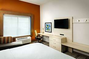 Holiday Inn Express & Suites Medford by IHG