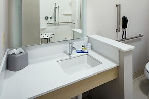 Holiday Inn Express & Suites Medford by IHG