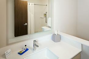 Holiday Inn Express & Suites Medford by IHG