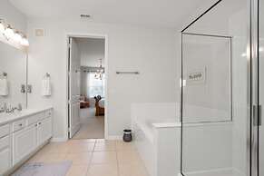 Vista Cay Resort by Your Vista Cay