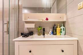 Beijing Drum Tower Luxurious Apartment