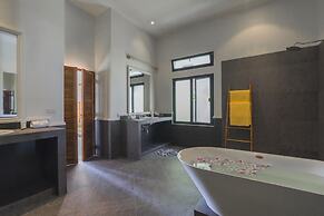 Beach Front Luxury Villa Hai Leng