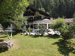 Pension Almhof Baumgarten