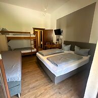 Pension Almhof Baumgarten