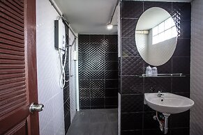 Baan Chang Hotel & Coffee House