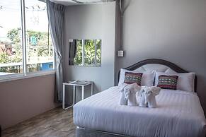 Baan Chang Hotel & Coffee House