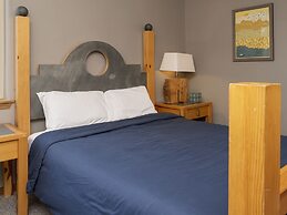 Fawn Drive 2 Bedroom Home by Redawning