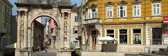 Pula Antic Rooms in Center- Adults only