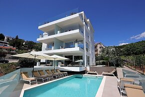 Designed Apartment with Swimming Pool