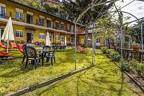 Lake Como Beach Resort and Villas