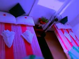 Luna Beach Home & Cabanas - Hostel