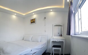 The Phoenix 74 Hotel