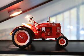 Carpenter's Rustic Courtyard-Great Wall