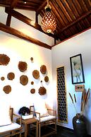 Carpenter's Rustic Courtyard-Great Wall