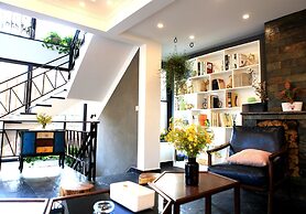 Carpenter's Rustic Courtyard-Great Wall