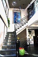 Carpenter's Rustic Courtyard-Great Wall