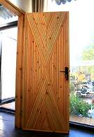 Carpenter's Rustic Courtyard-Great Wall