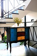 Carpenter's Rustic Courtyard-Great Wall