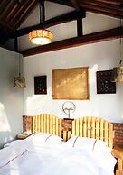 Carpenter's Rustic Courtyard-Great Wall