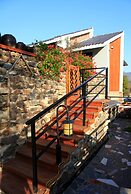Carpenter's Rustic Courtyard-Great Wall