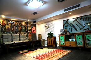 Carpenter's Rustic Courtyard-Great Wall