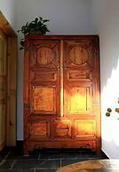 Carpenter's Rustic Courtyard-Great Wall