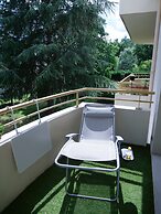 Chambre d'hôtes avec balcon et vue sur le parc, hôte privé