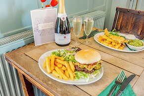 Elizabeth -Tiger Inn