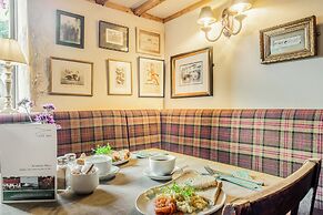 Elizabeth -Tiger Inn