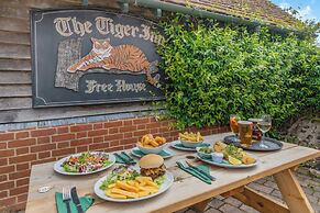 Elizabeth -Tiger Inn