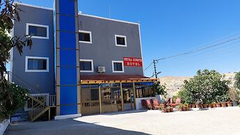 Petra Guests Hotel