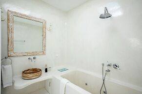 Krios Luxury Suites