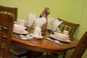 Beverly's Oasis Suites