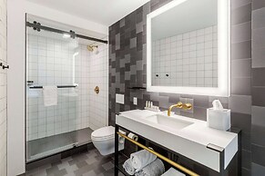 Cambria Hotel Boston Downtown - Seaport